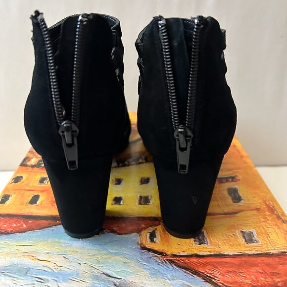 Bella Vita Black Suede Gladiator Open Toe Zip Back Shootie 6W fits like a 7W* - Picture 7 of 12
